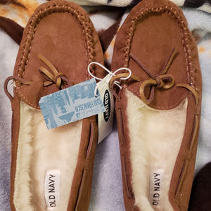 Old Navy Size 6 Brown Slippers